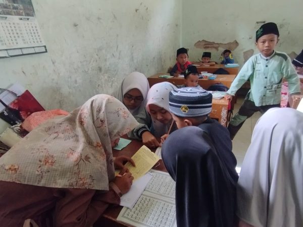 Efektivitas Madrasah Diniyah Raudhatul Athfal dalam Menggunakan Metode Turutan pada Anak Usia Dini.